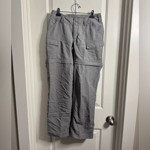 The North Face women’s paramount 2.0 convertible pants. Size 0 light grey